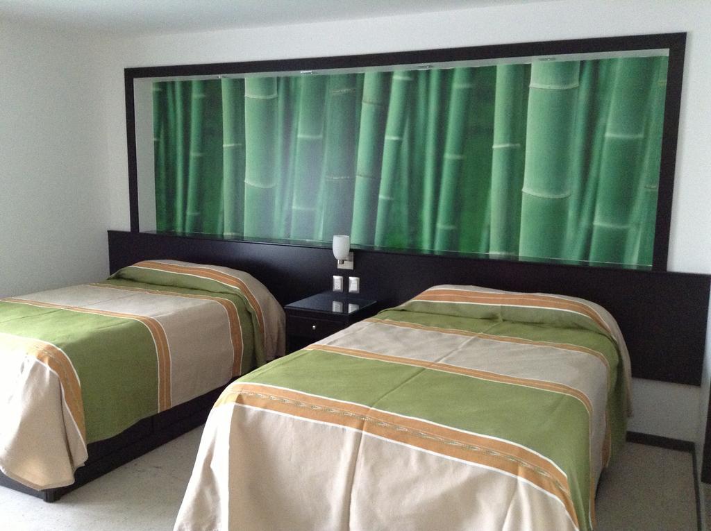 Los Faroles Hotel Uruapan (Michoacan) Chambre photo