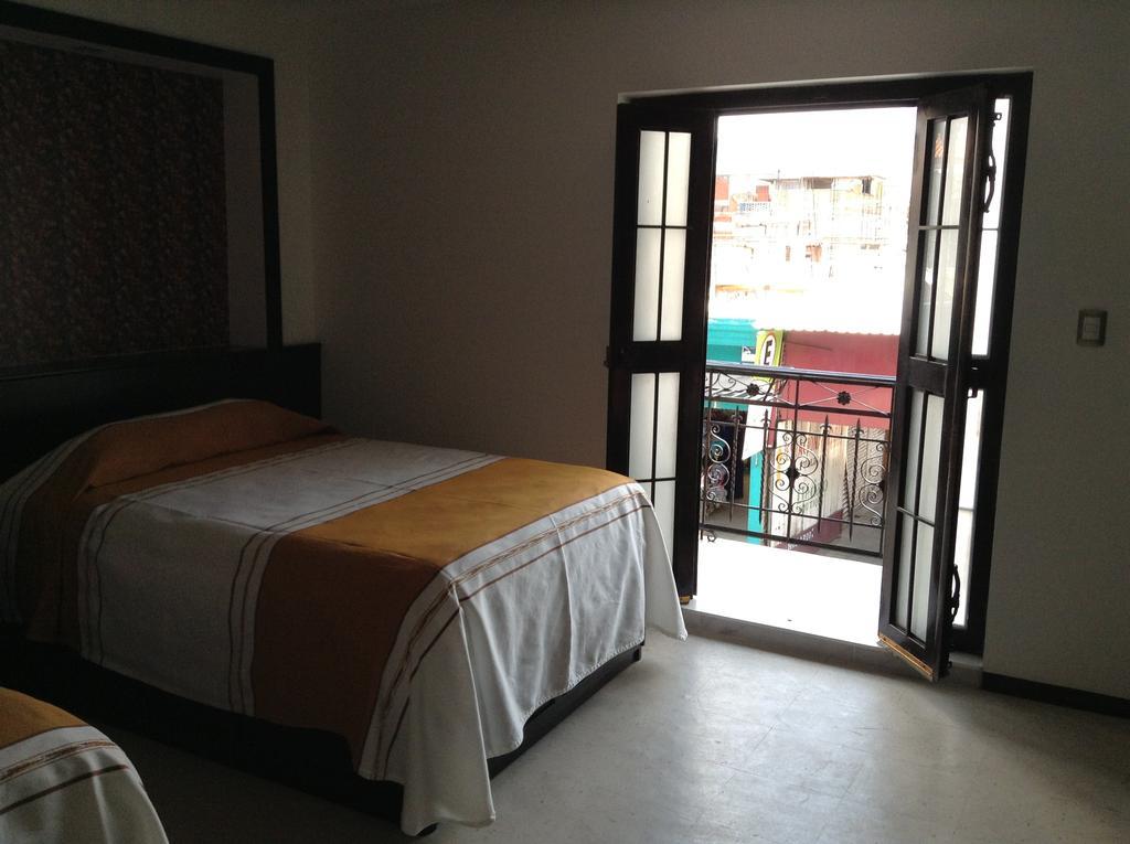 Los Faroles Hotel Uruapan (Michoacan) Extérieur photo