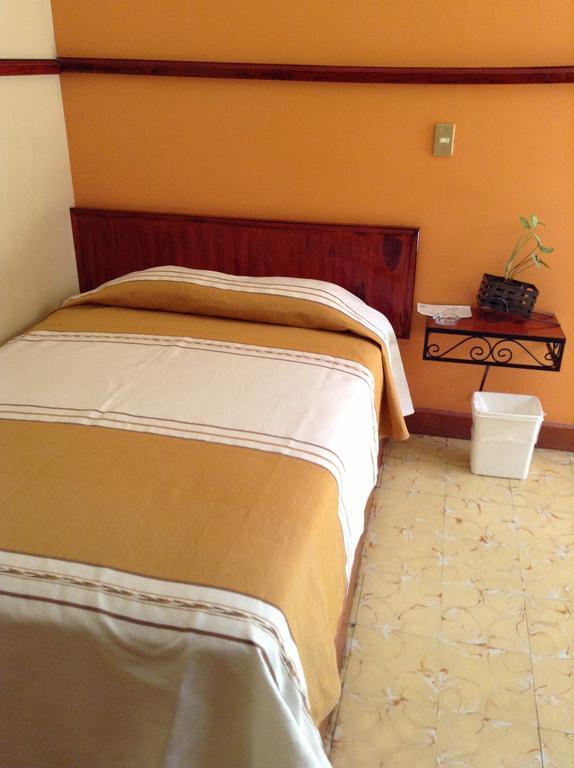 Los Faroles Hotel Uruapan (Michoacan) Chambre photo