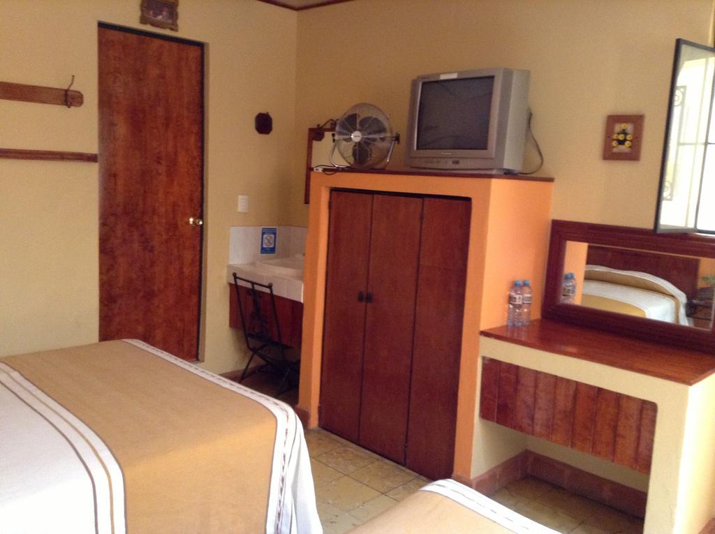 Los Faroles Hotel Uruapan (Michoacan) Extérieur photo