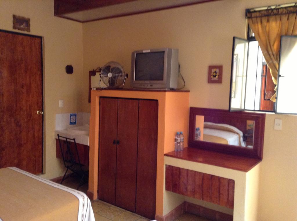Los Faroles Hotel Uruapan (Michoacan) Extérieur photo