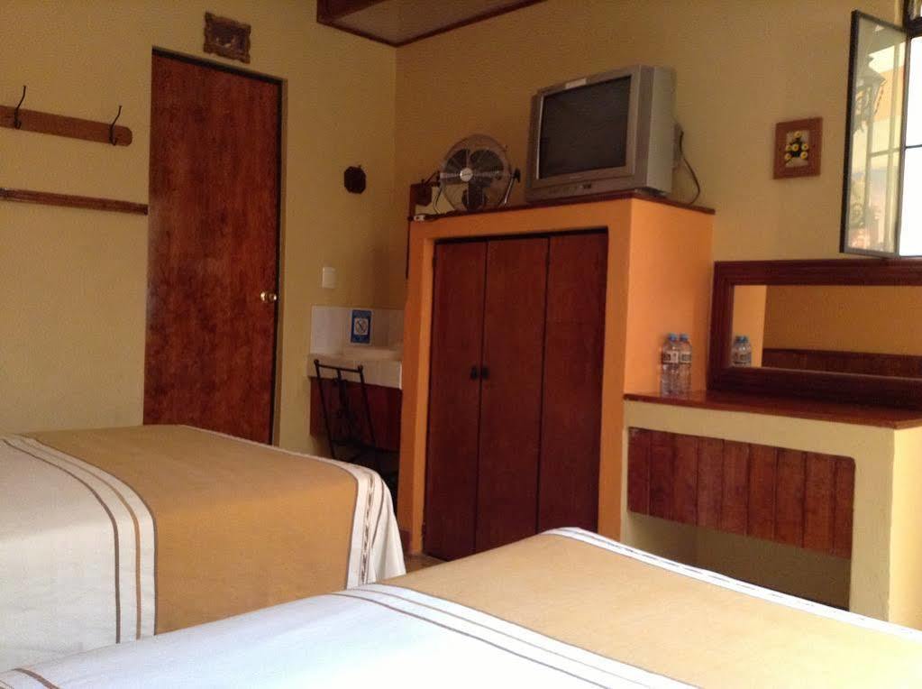 Los Faroles Hotel Uruapan (Michoacan) Extérieur photo
